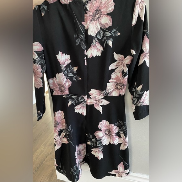 Dynamite floral dress/tunic size small, 3/4 sleeves, pink accents - Picture 2 of 4